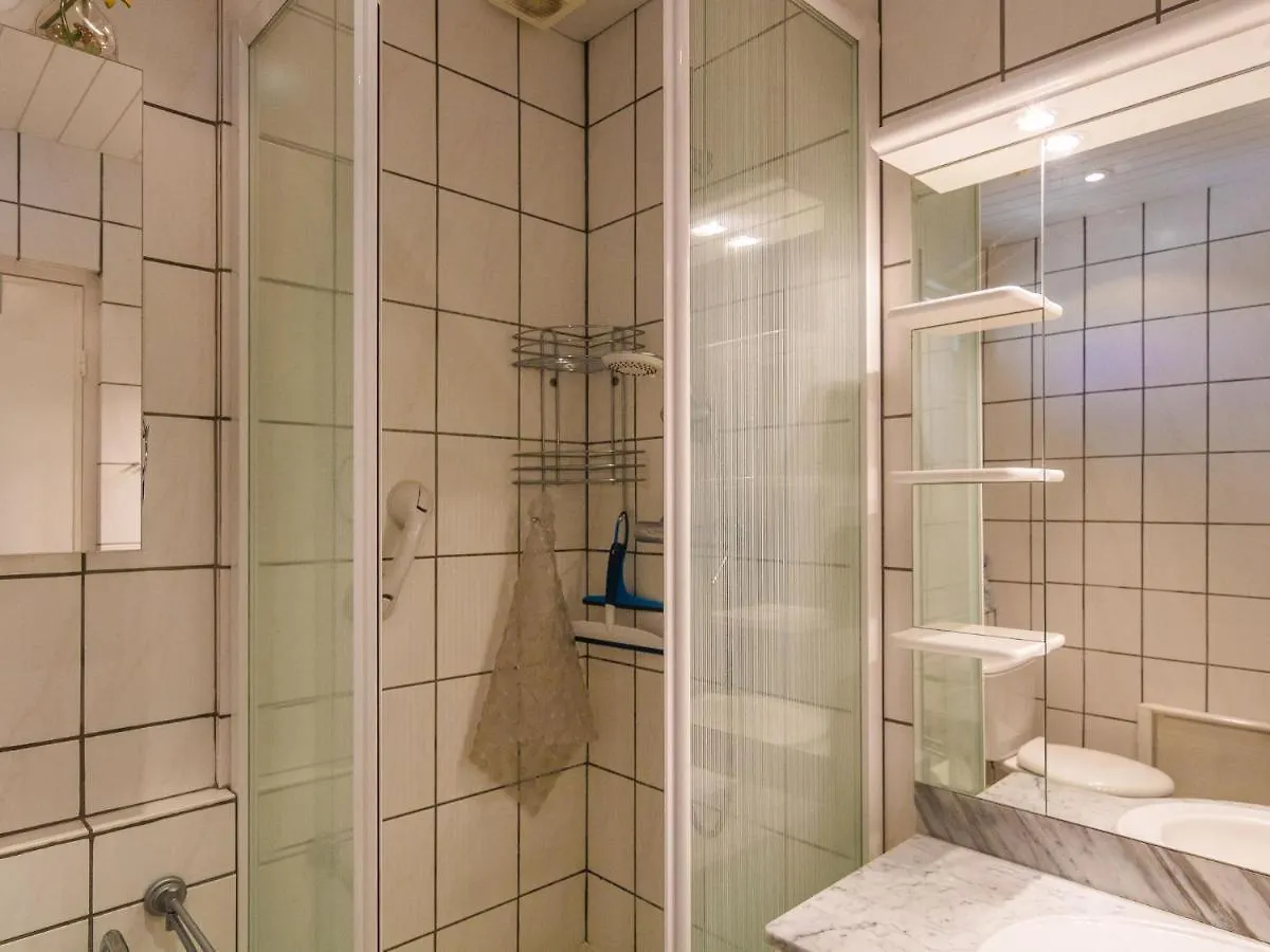 Дом отдыха Вилла Sunny House With Private Pool Надайяк-де-Руж
